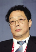李  铁